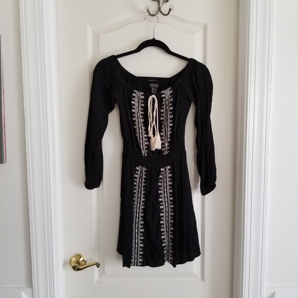 Forever 21 Boho Embroidered Front Dress